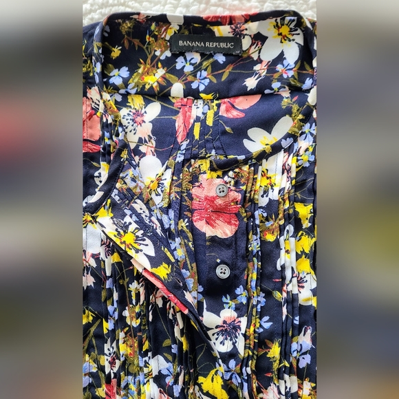 Banana Republic XXS petite navy multi-colored floral blouse - Picture 3 of 6